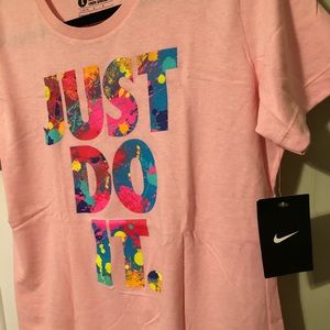 Women’s Nike T-shirt